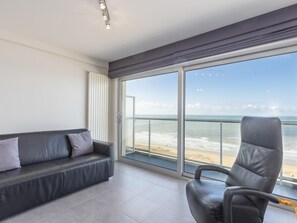 TV - Charming studio on the seafront with sea view (Middelkerke)
