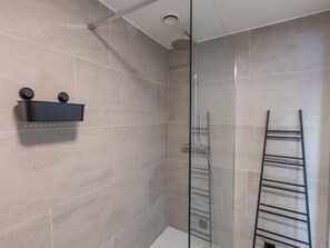 Shower, hair dryer - Spacious apartment with 3bedrooms close to  sea (Middelkerke)