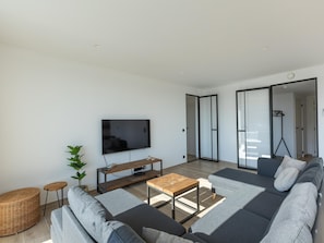 TV - Spacious apartment with 3bedrooms close to  sea (Middelkerke)