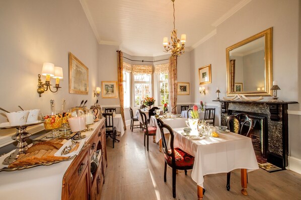 Dining - The Villa Rosa Bed and Breakfast (Cape Town)