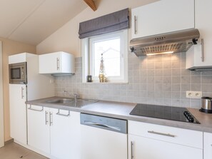 Kühlschrank, Mikrowelle, Ofen, Geschirrspüler