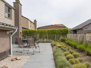 Outdoor dining - Holiday home within walking distance of the sea (Lombardsijde)