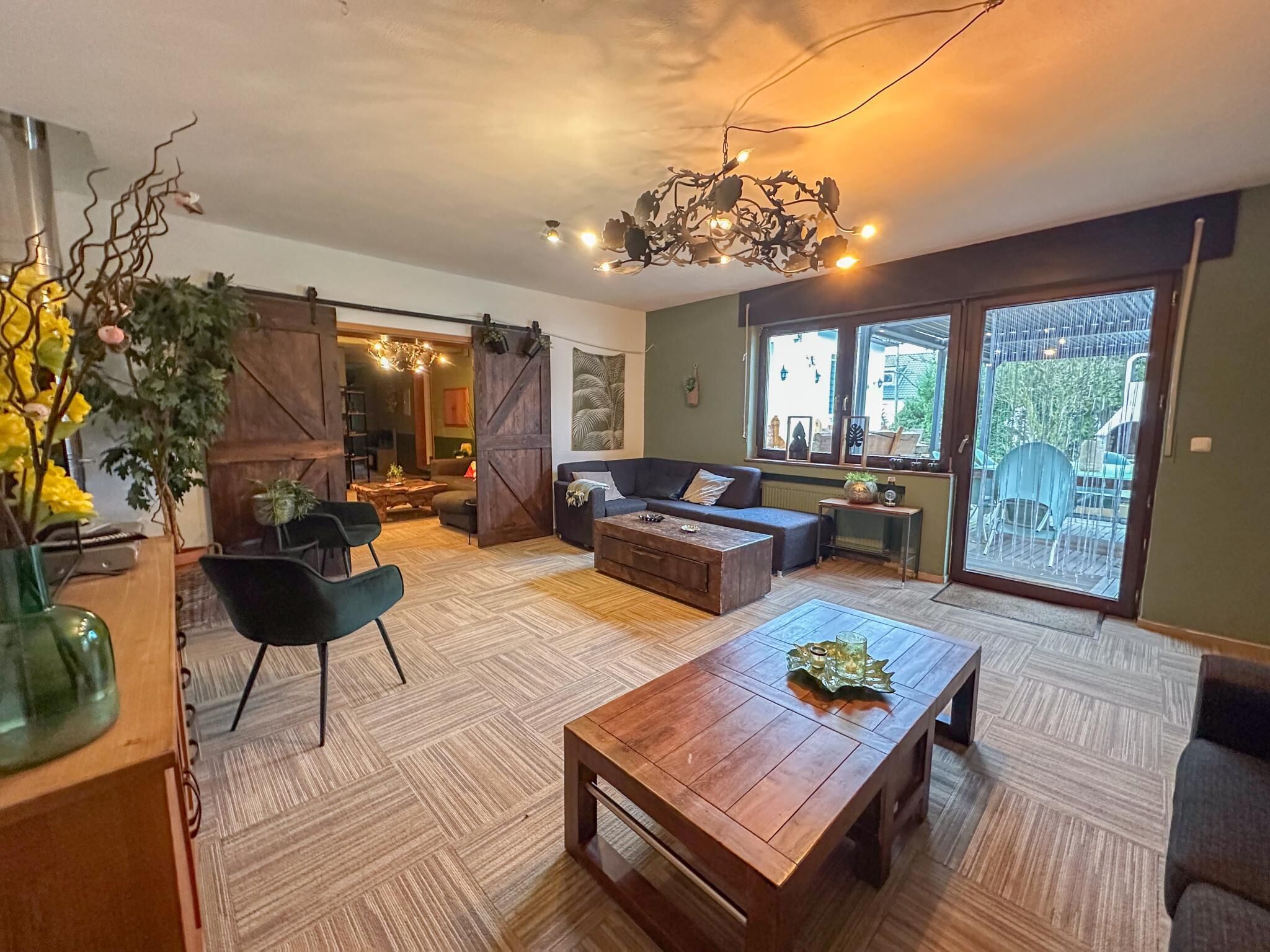 Televisie en een open haard