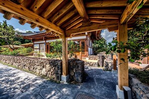 Exterior - Halla Gung (Seogwipo)