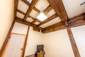 Interior - Halla Gung (Seogwipo)