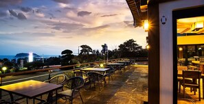 Outdoor dining - Halla Gung (Seogwipo)