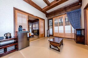 Interior - Halla Gung (Seogwipo)