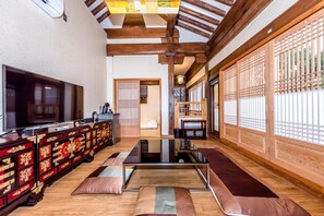 Interior - Halla Gung (Seogwipo)