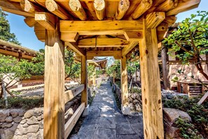 Property grounds - Halla Gung (Seogwipo)