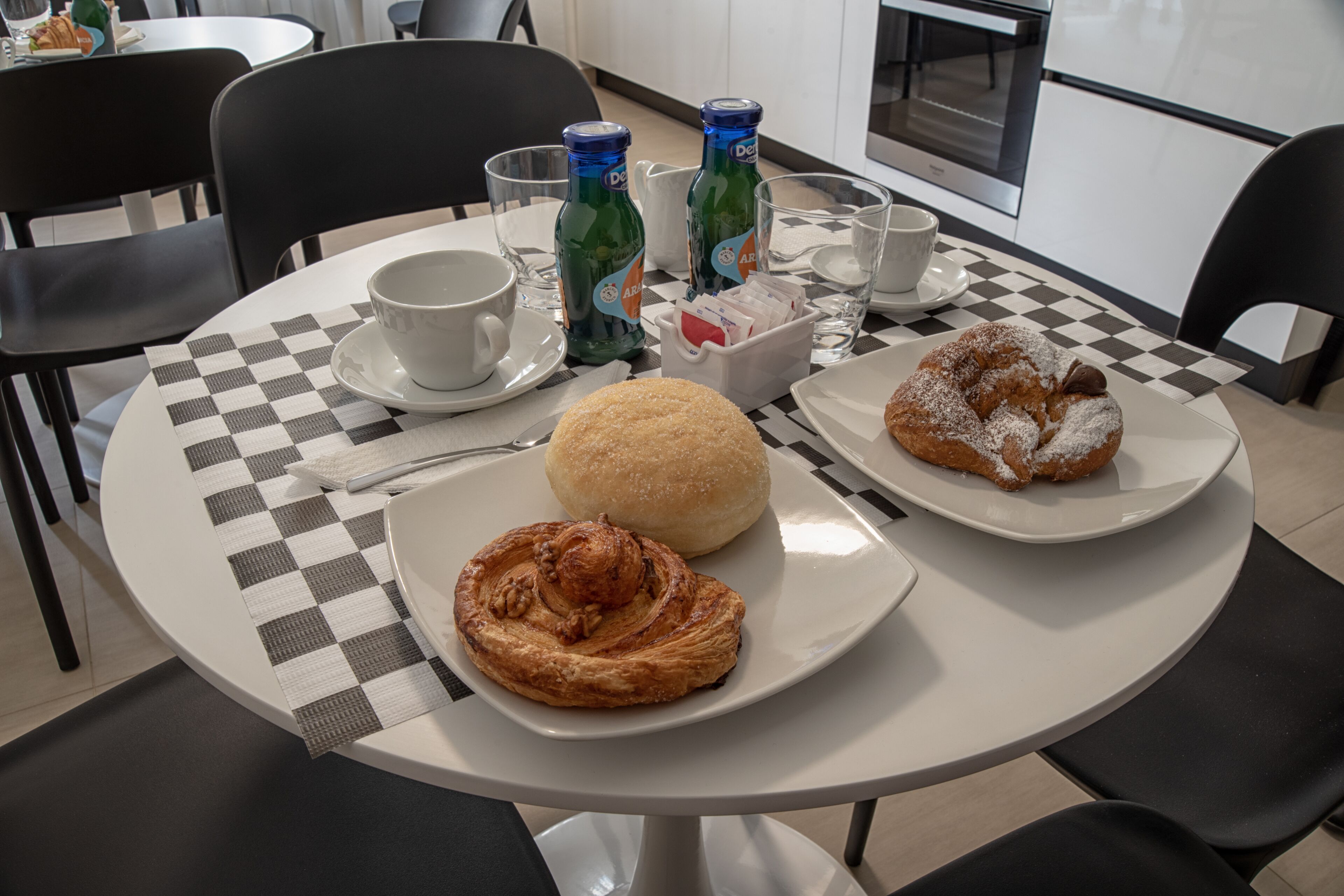 Desayuno con opciones de la cocina local incluido todos los días 