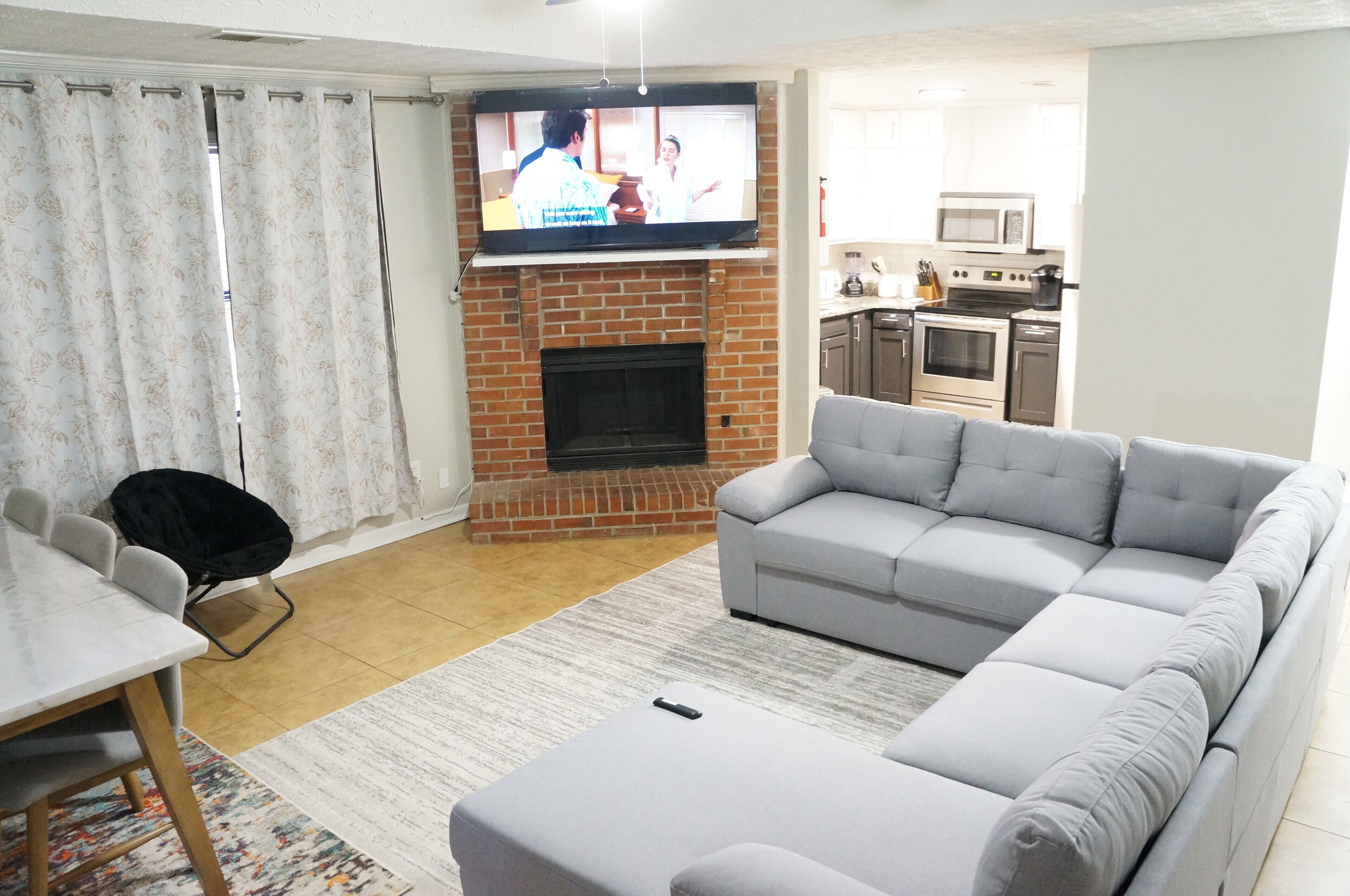 Smart TV, chimenea y impresora 