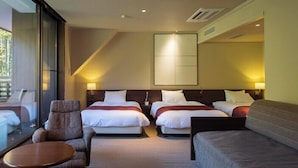 A hotel room with two beds, a sofa, a chair, and a small table. - Izumigo Takayama Dog Paradise Hotel (Takayama)