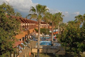 Outdoor pool - Day One Beach Resort and Spa (Alanya)