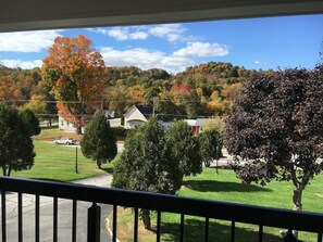 Property grounds - Hollow Inn and Motel (Barre)
