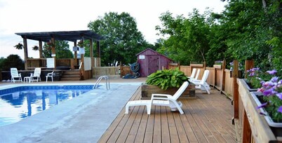 Hollow Inn and Motel