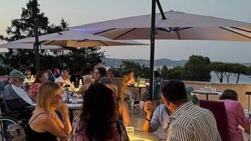 Servei de restauració a l'aire lliure