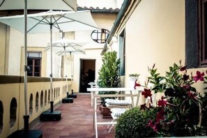 Tempat makan outdoor