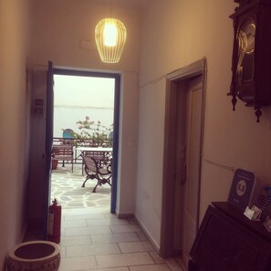 Interior - Studios Taki's Place (Naxos)