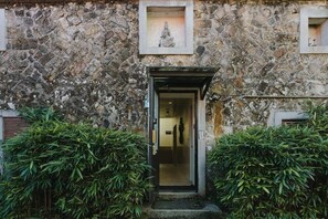 A stone building with a doorway leading to an interior space. - GO Walk Jiufen (New Taipei City)