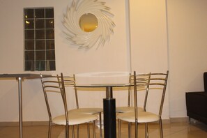 Dining - Accra Luxury Apartments (Accra)