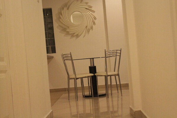 Dining - Accra Luxury Apartments (Accra)