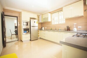 Private kitchen - Accra Luxury Apartments (Accra)
