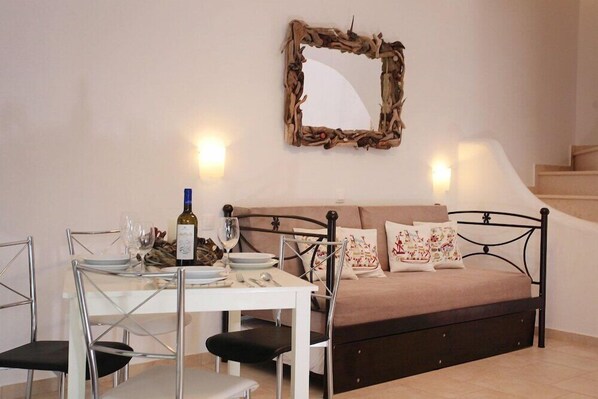 Dining - Anemonisia (Skiros)