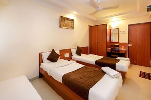 Room - Hotel Lucky (Mumbai)