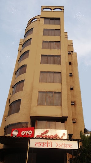 Exterior - Hotel Lucky (Mumbai)