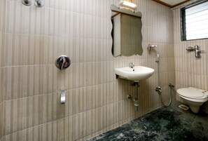 Bathroom - Hotel Lucky (Mumbai)
