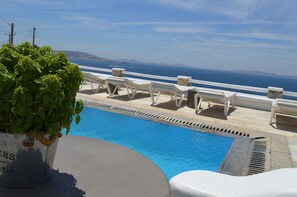 Kolam renang outdoor