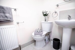 Bathroom - The Carn Brae (Blackpool)