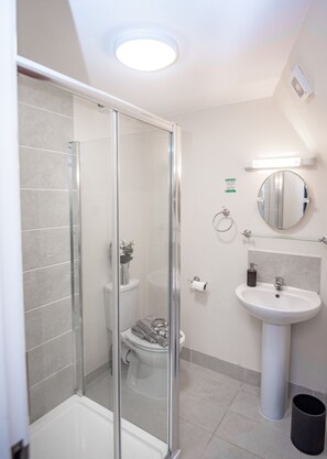Bathroom - THE Carn Brae (Blackpool)