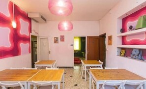 Dining - Sunflower City Backpacker & Student Hostel (Rimini)