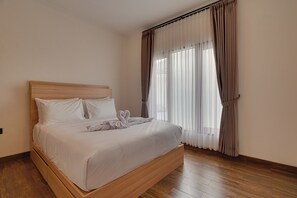 Villa, balcon, vue piscine | Coffres-forts dans les chambres, lits bébé (en supplément)