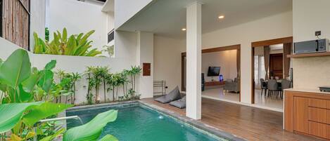 別墅, 陽台, 泳池景觀 | 游泳池 | 室外游泳池