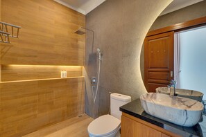 ヴィラ バルコニー プールビュー | バスルーム | シャワー、バスアメニティ (無料)、タオル、石鹸