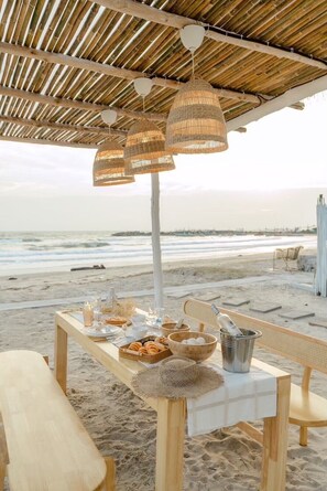 Outdoor dining - Stories Stay Pool Villa Khao-tao Huahin (Tambon Nong Kae)