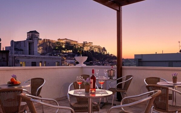 Outdoor dining - Athos (Samos)