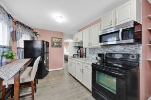 Mikrobølgeovn, ovn og kokeplater