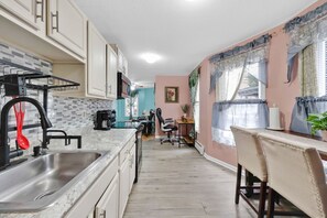 Mikrobølgeovn, ovn og kokeplater