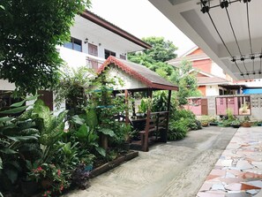 Outdoor dining - Baan Nuk Anong (Chiang Rai)