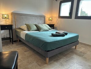 2 bedrooms, iron/ironing board, free WiFi, bed sheets - Quiet location, 5 minutes walk from the center of Vallon and the river (Vallon-Pont-d'Arc)