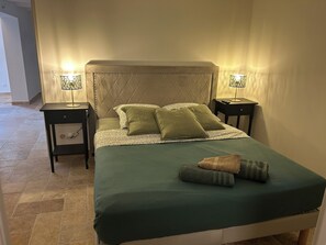 2 bedrooms, iron/ironing board, free WiFi, bed sheets - Quiet location, 5 minutes walk from the center of Vallon and the river (Vallon-Pont-d'Arc)