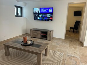 Interior - Quiet location, 5 minutes walk from the center of Vallon and the river (Vallon-Pont-d'Arc)