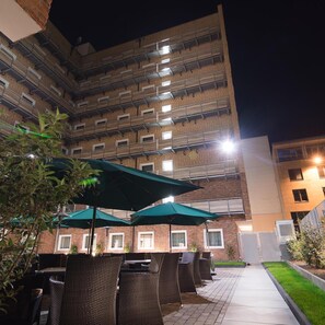 Outdoor dining - Toyoko Inn Frankfurt Am Main Hauptbahnhof (Frankfurt)