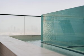 Spa - Luxury 2BR Furnished with Private Pool in Balcony (Dubai)