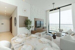 Dining - Luxury 2BR Furnished with Private Pool in Balcony (Dubai)