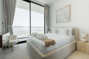 2 bedrooms, iron/ironing board, WiFi, bed sheets - Luxury 2BR Furnished with Private Pool in Balcony (Dubai)