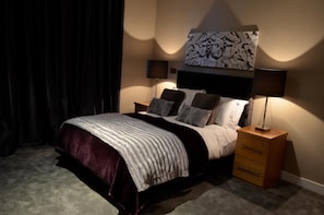 Room - Quebecs Luxury Apartments (Leeds)